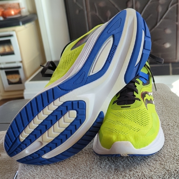 Saucony Men's Size 10 Neon Yellow Running Shoes Awesome Shape!!!! - Picture 6 of 15